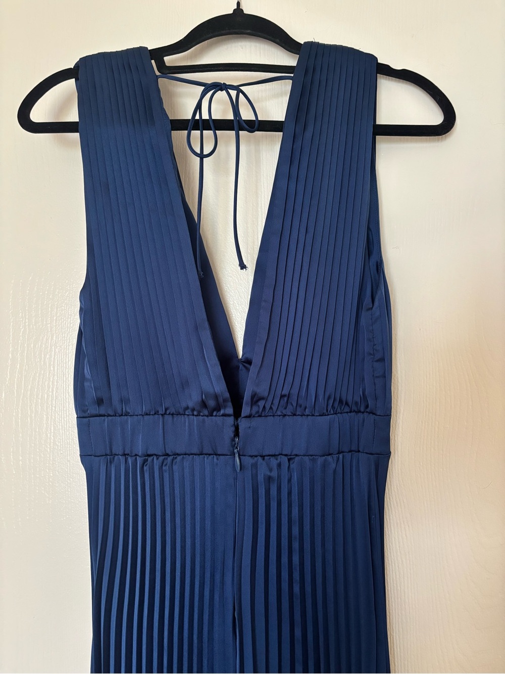 Abercrombie & Fitch Navy Pleated V-Neck Wide-Leg Jumpsuit - Picture 5 of 8